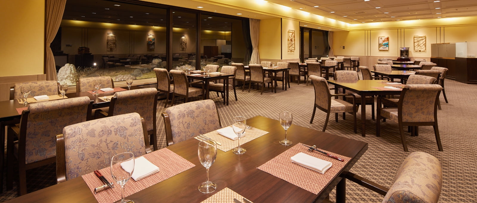 レストラン「スワサント」