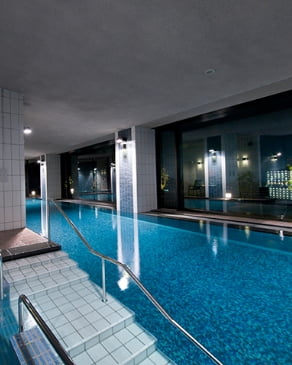 室内温水プール