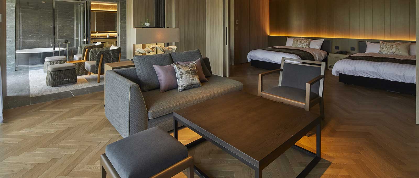 シグネチャースイート　洋室　定員：3名　広さ：92～99㎡