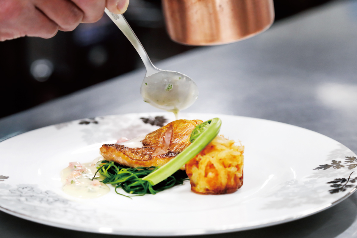 春への憧憬を込めた優雅な正統派フレンチディナー