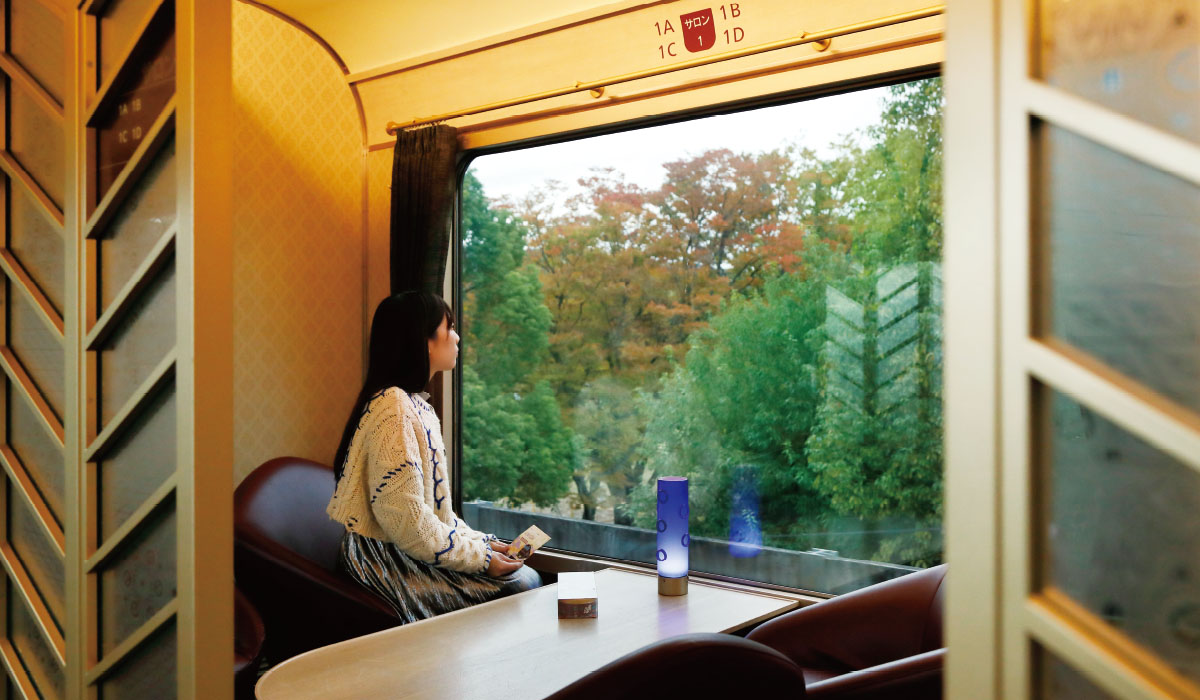 奈良の文化を体感できる観光特急「あをによし」で古都・奈良へ