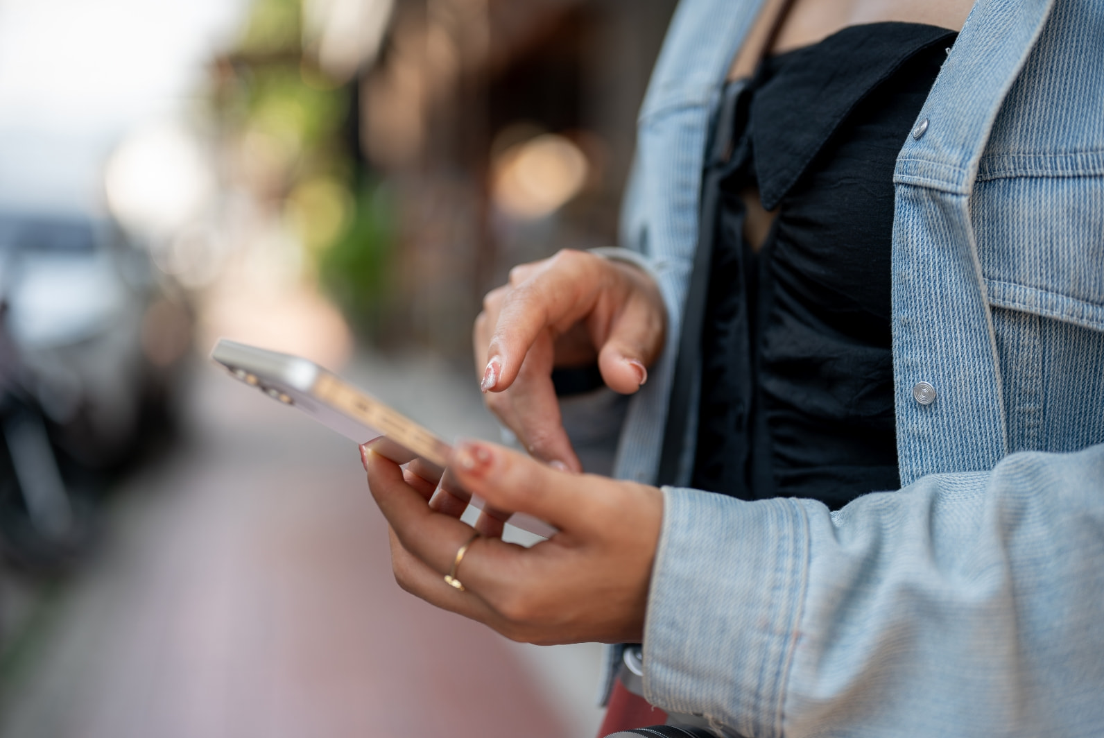 当日でも<br class='c-display-none-pc'>予約することが<br class='c-display-none-pc'>可能です