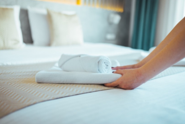 掃除や洗濯の<br class='c-display-none-pc'>手間なく<br>ホテルライクに<br class='c-display-none-pc'>宿泊可能です